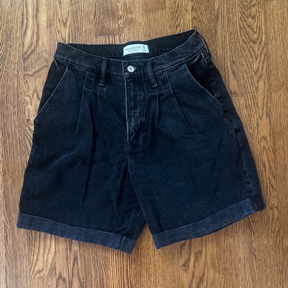 Abercrombie & Fitch:   The Pleated Short Ultra High‎ Rise Black Jean Short